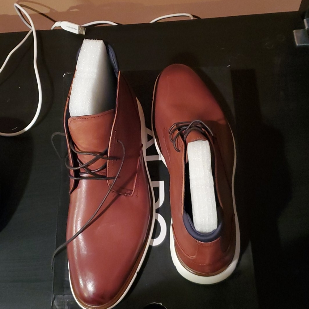 Men Shoes - Picture 3 of 5